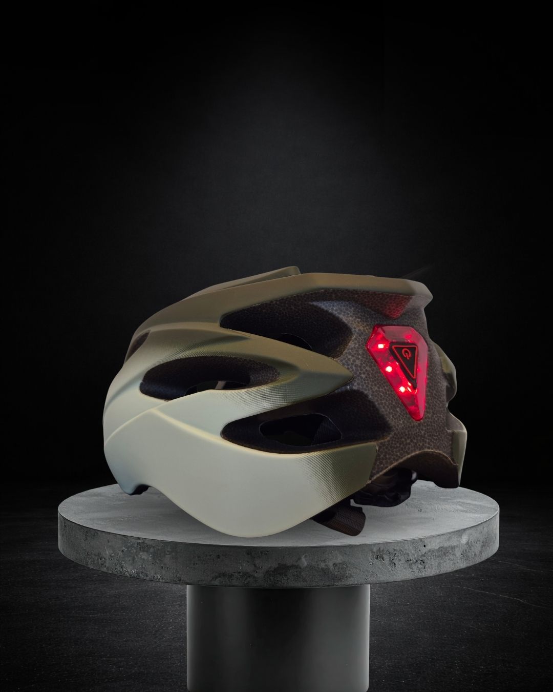 Casco con Luz LED trasera